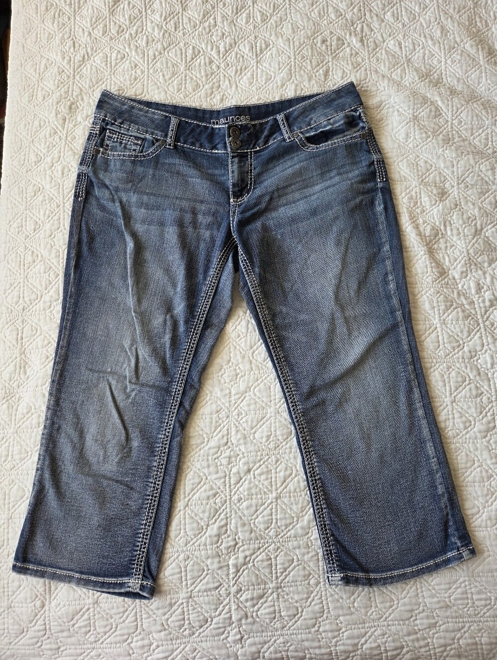 Maurices Womens Medium Wash Blue Capris 5/6R Midrise 2 Button Closure
